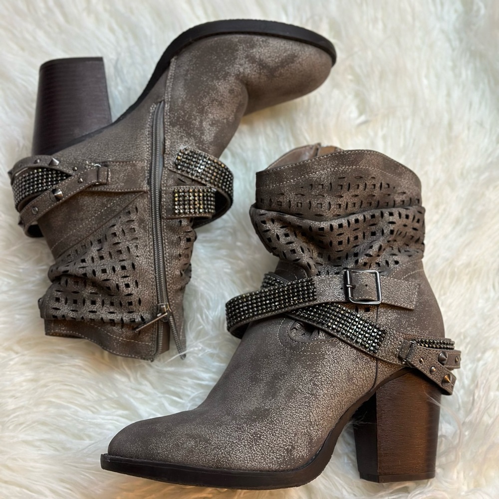 High Heeled Buckle Boots